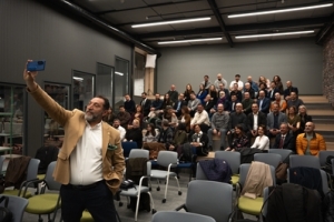 İlham Veren Bir Gece: Rahman Altın ile Fikirler ve Tecrübeler Sahnesi